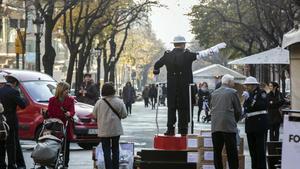 Campaña de Avismón y la Guardia Urbana para recoger alimentos, en el 2013.