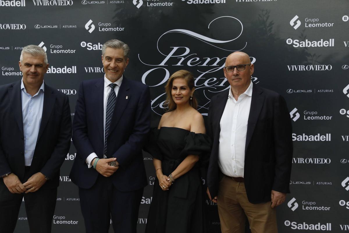 Martín Peláez, presidente del Real Oviedo, recibe el premio "Ovetense del año"