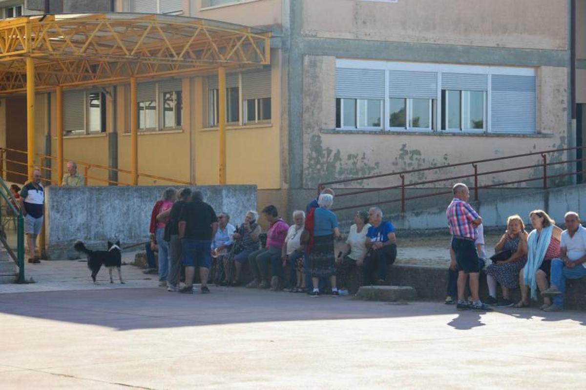 Más de 300 personas pasan la noche en los pabellones habilitados como albergue en Bermillo de Sayago