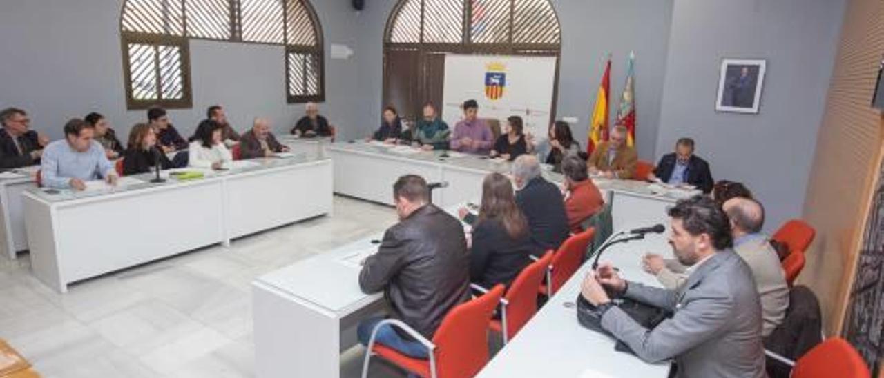 Imagen de archivo de un pleno municipal celebrado recientemente en Sant Joan.