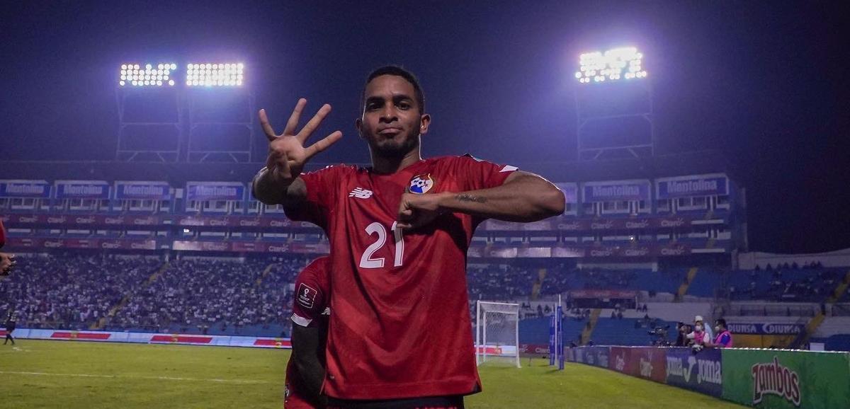 Yanis celebra su gol con Panamá ante Honduras.