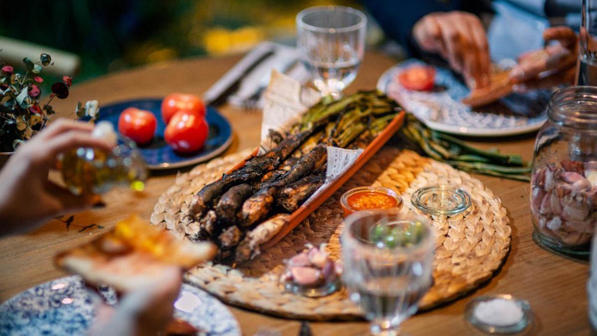 Los 'calçots' que se sirven hasta el 31 de marzo en el restaurante Candela, en la rambla de Catalunya.