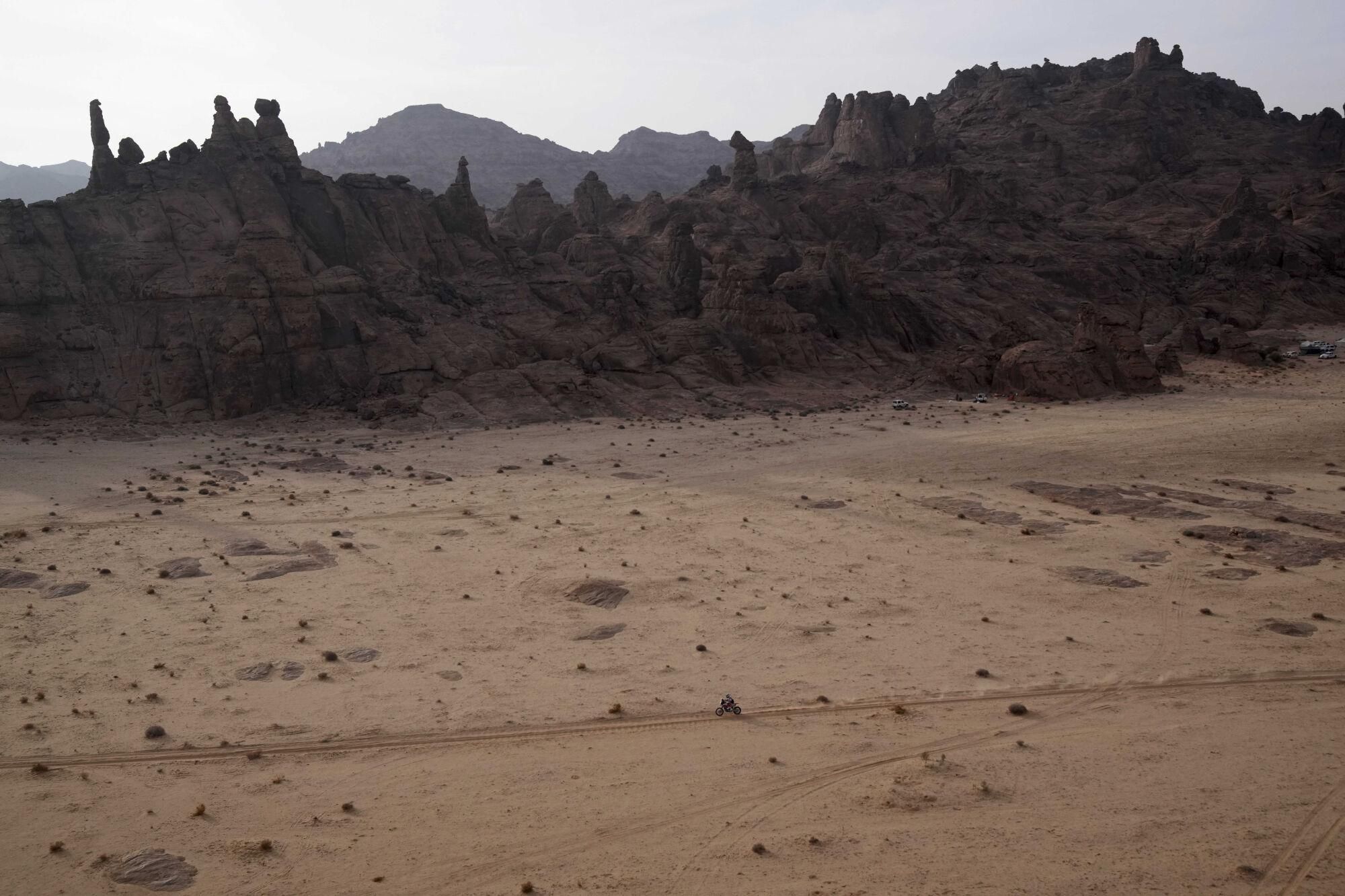 A rider competes during the fifth stage of the Dakar Rally between Alula and Hail, Saudi Arabia, Thursday, Jan. 9, 2025. (AP Photo/Christophe Ena). EDITORIAL USE ONLY / ONLY ITALY AND SPAIN