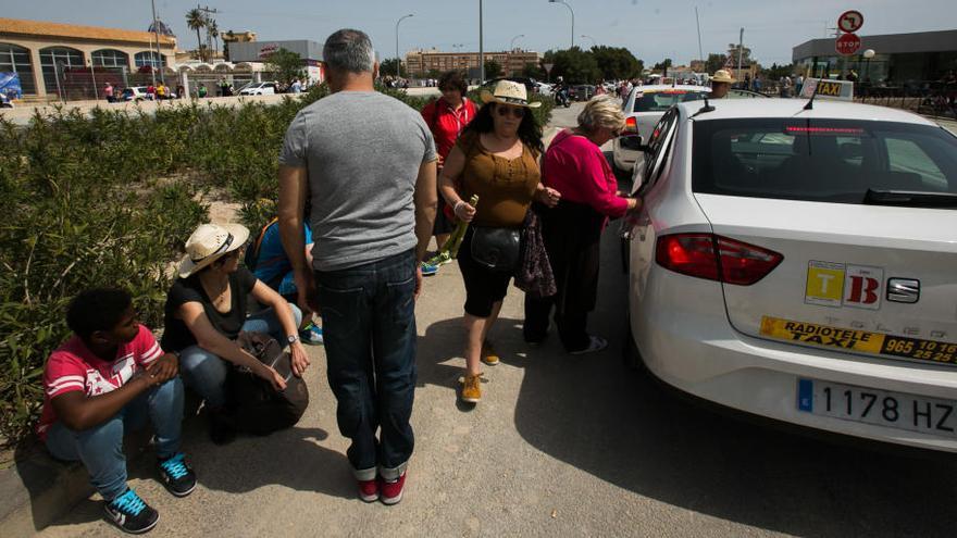 Alicante extenderá a San Vicente el servicio de taxi a demanda