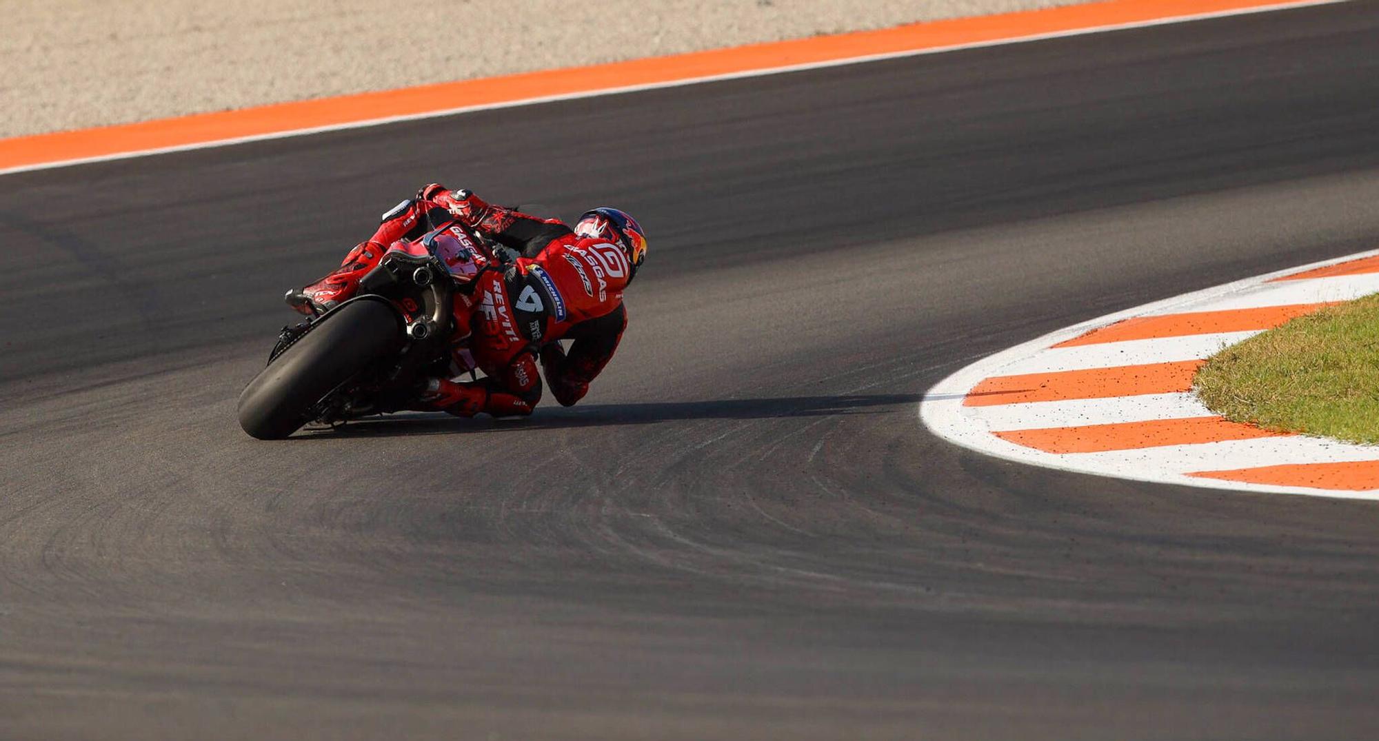 Primeras imágenes de Marc Márquez entrenando con la Ducati en Cheste