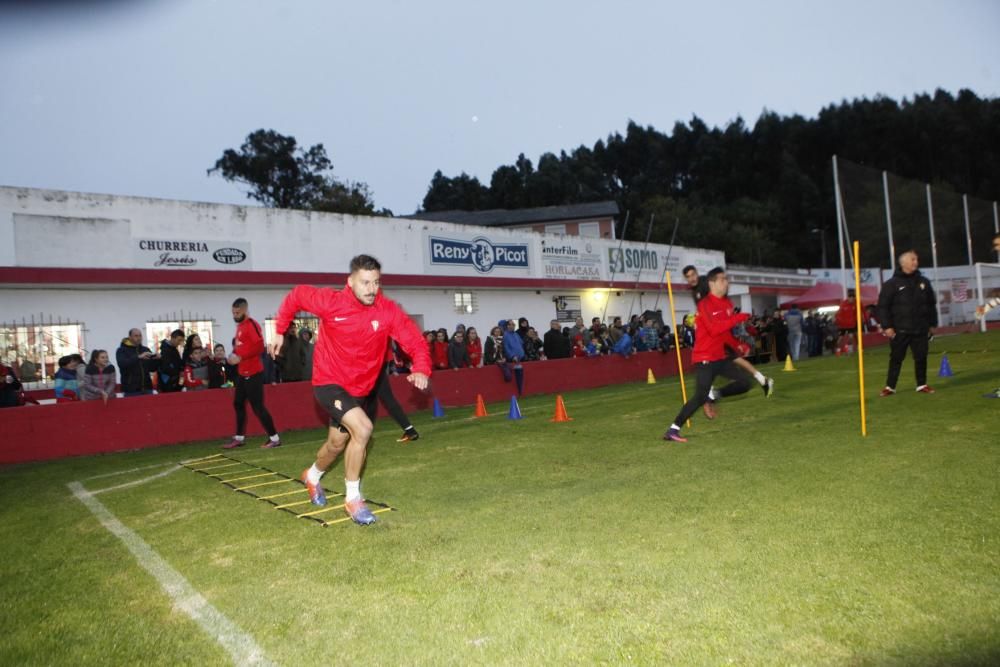 Entrenamiento del Sporting en Navia