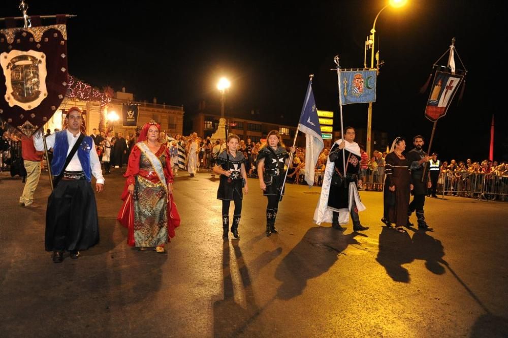 Desfile de Moros y Cristianos por las calles de Mu