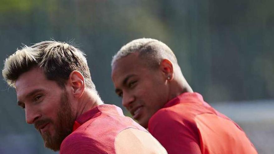 Messi y Neymar, en el entrenamiento del Barcelona. // Efe