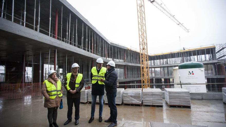 Imagen de archivo de la reciente visita que el conselleiro de Sanidade realizó junto al alcalde al nuevo centro de salud de A Estrada. //Bernabé / Cris M.V.