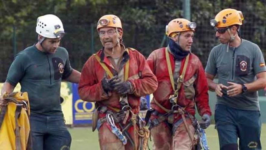 Rescatados los 4 espeleólogos perdidos en una cueva en Cantabria