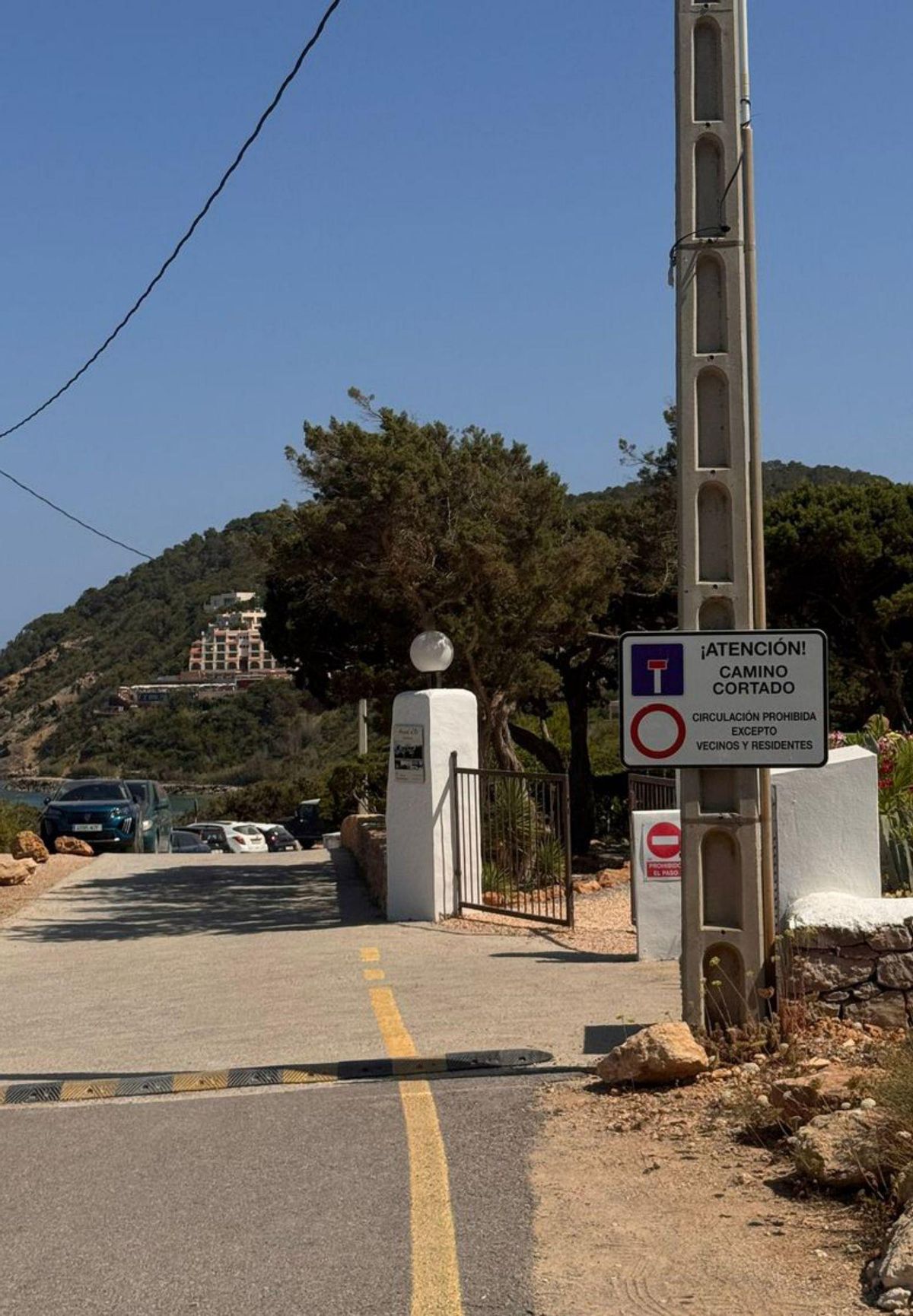 El «lío de coches» que no cesa en s’Aigua Blanca