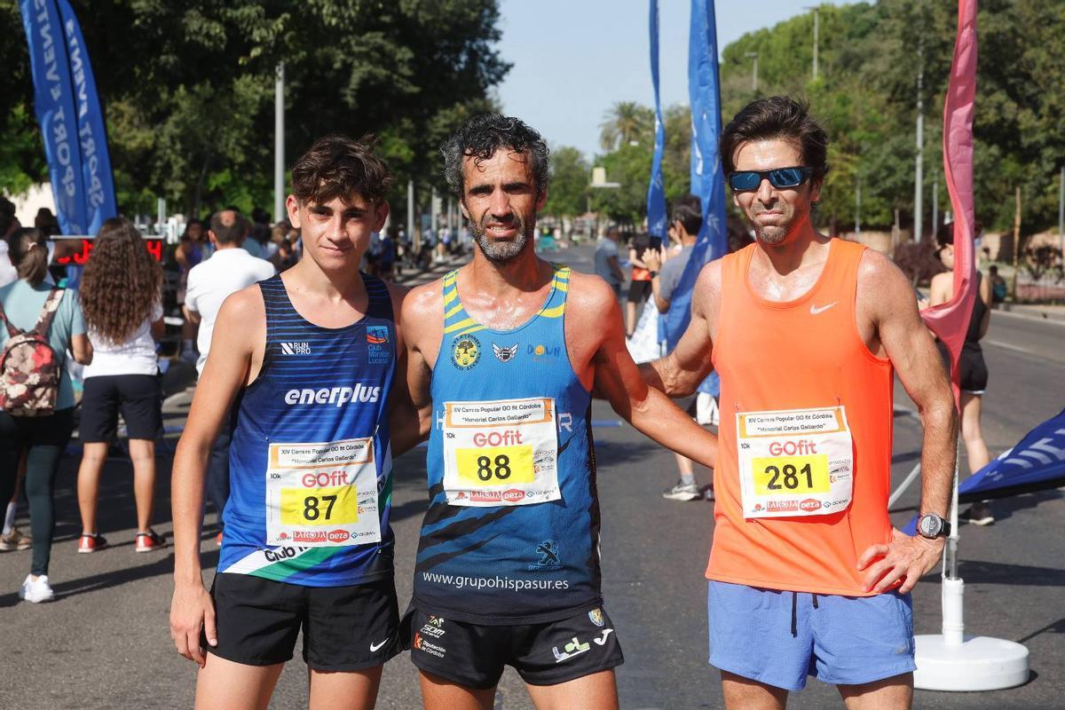 Podio del 10.000 masculino con el ganador, Diego de la Fuente, en el centro.