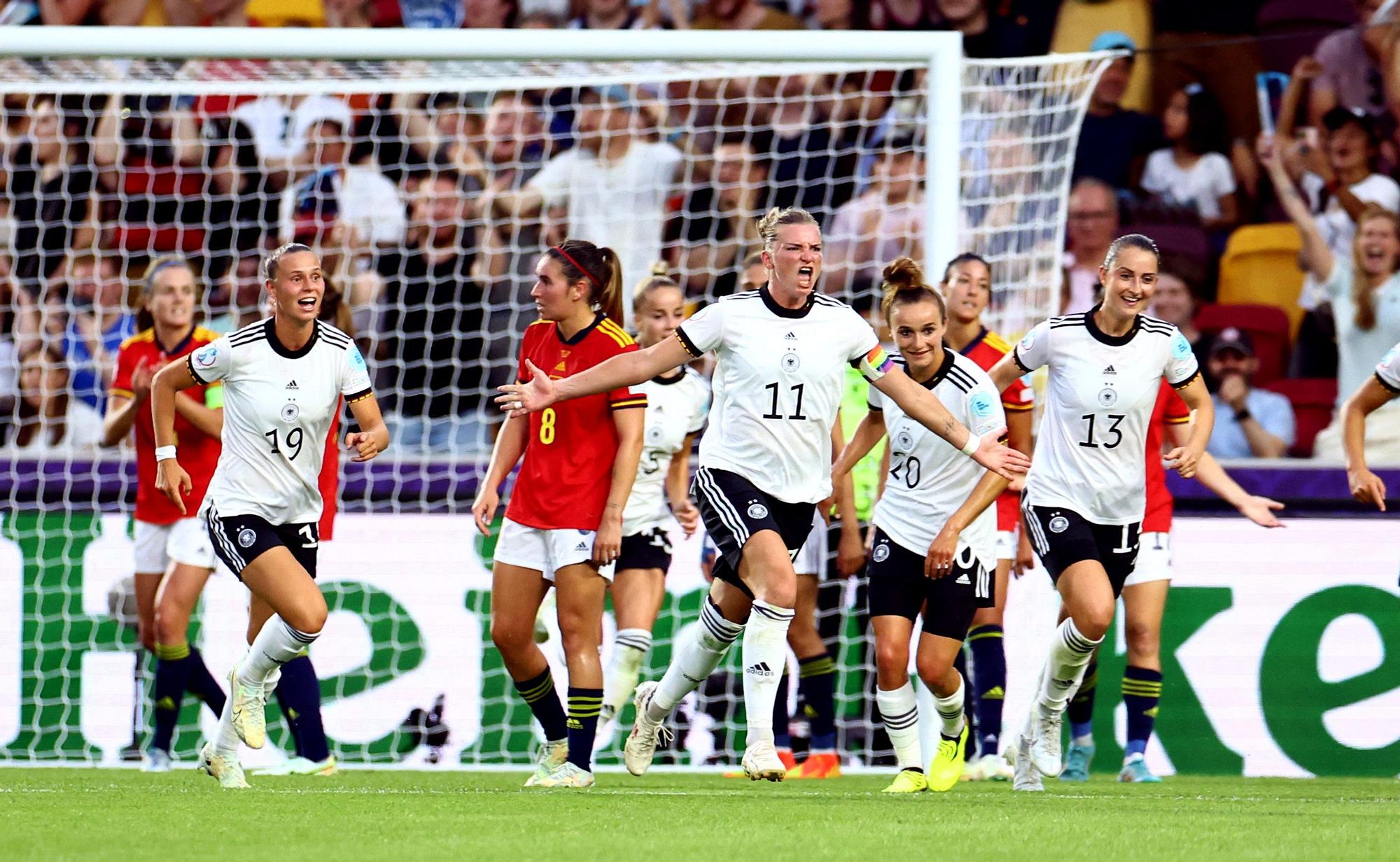 Women's Euro 2022 - Group B - Germany v Spain