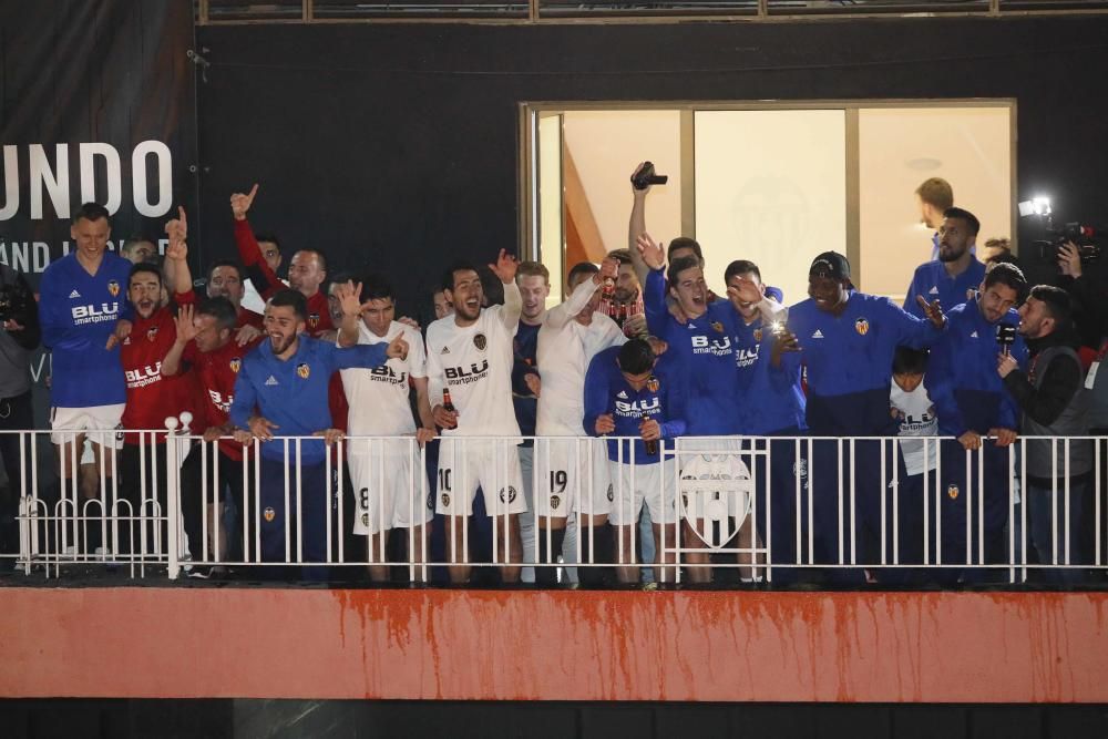 Euforia en el balcón de Mestalla