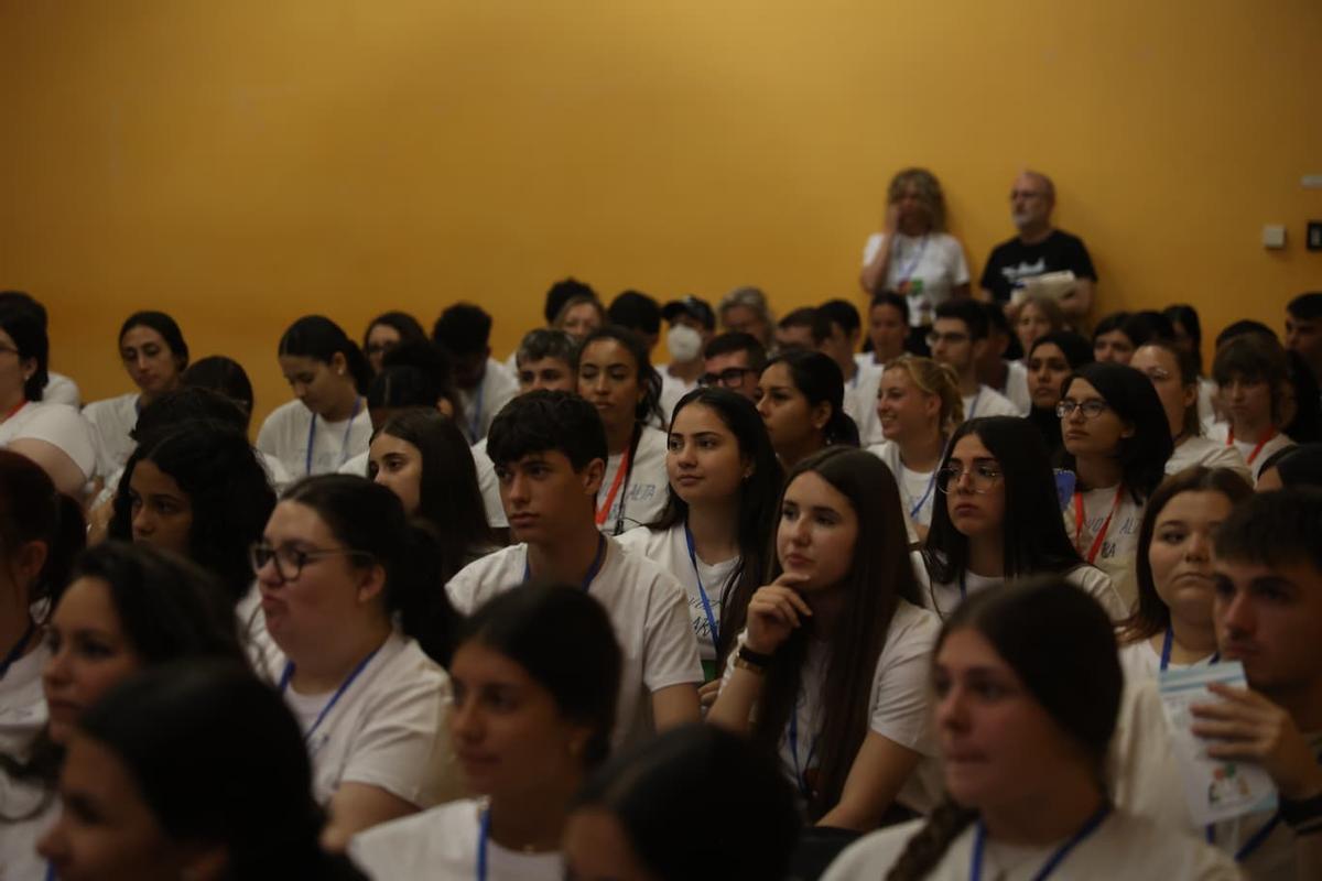 Alumnos alicantinos que se han implicado en el proyecto para facilitar la comunicación a personas con trastornos en el habla