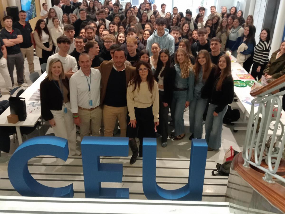 El sentido de la I Jornada de Salud Bucodental celebrada este lunes 23 de marzo por la Facultad de Odontología de la Universidad CEU Cardenal Herrera en Elche