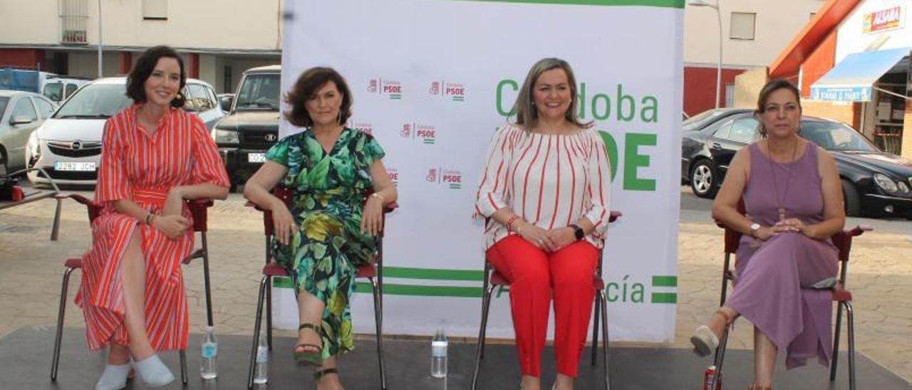 Andrea Fernández, Carmen Calvo, María Jesús Serrano e Isabel Ambrosio en el acto organizado en Baena.