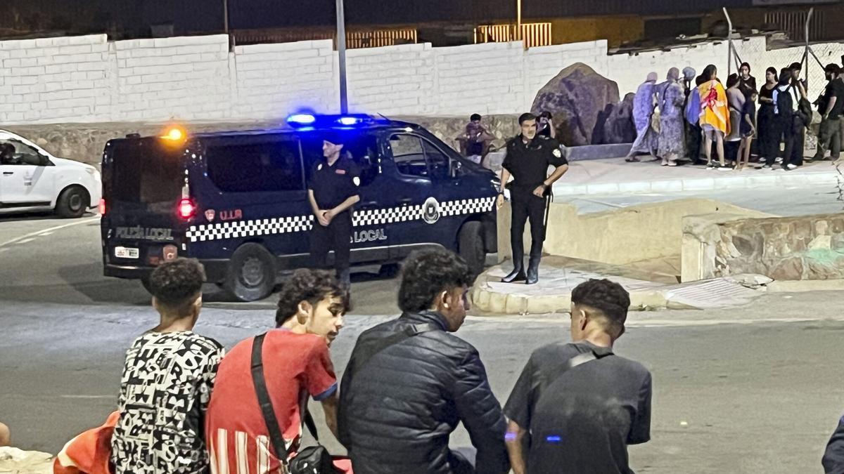 Última hora de Ceuta, en directo | Un incendio arrasa unas 40 tiendas del campamento de migrantes del Tarajal