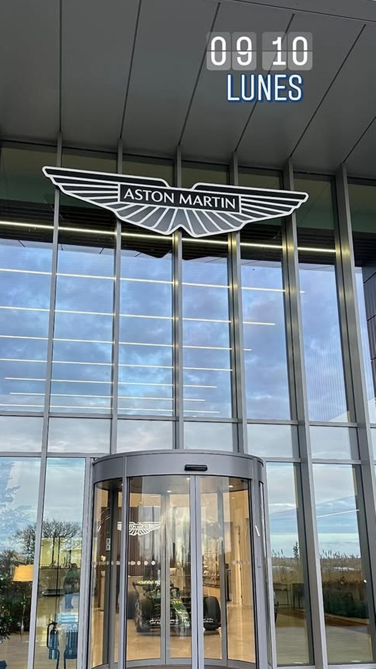 Alonso llegó a la fábrica de Aston Martin este lunes a primera hora