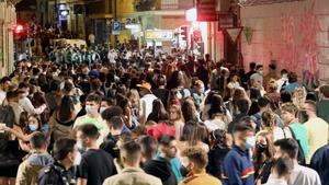 Foto de archivo de jóvenes de fiesta en Salamanca. EFE/ JM García