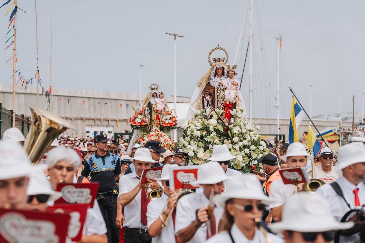 Procesión marítima de la Virgen del Carmen en Playa de Mogán