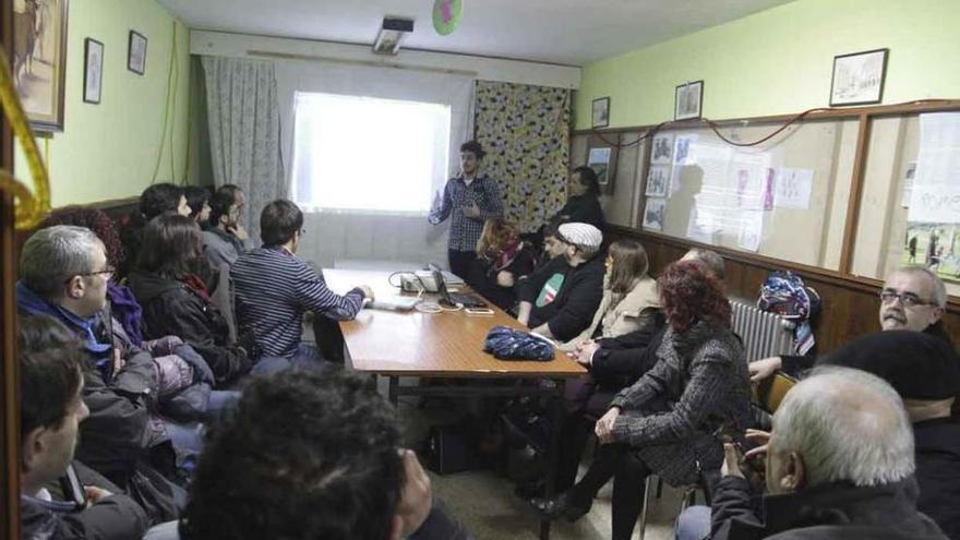 Asamblea de Ganemos en San Frontis.