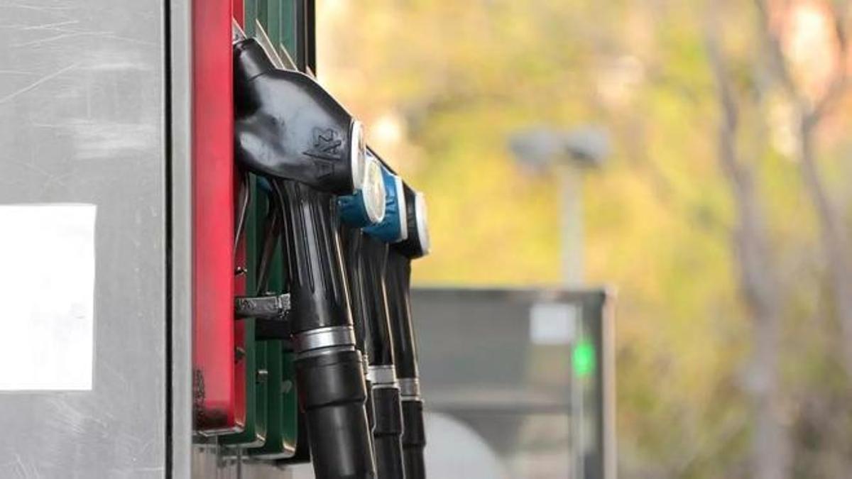 La crisis de Oriente Medio obliga al 90% de los españoles a recortar en gasolina