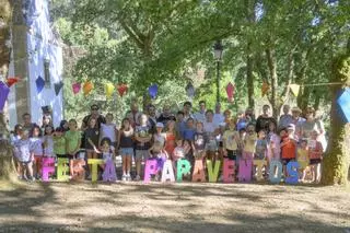 Familias de O Pino disfrutan de una tarde de cultura y ocio compartido durante la Festa da Familia Papaventos