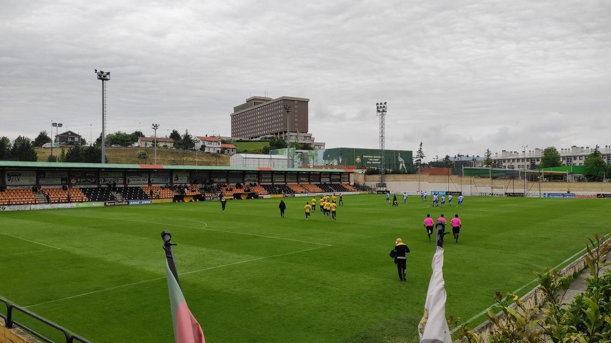 Los equipos se disponen en el terreno de juego de La Florida