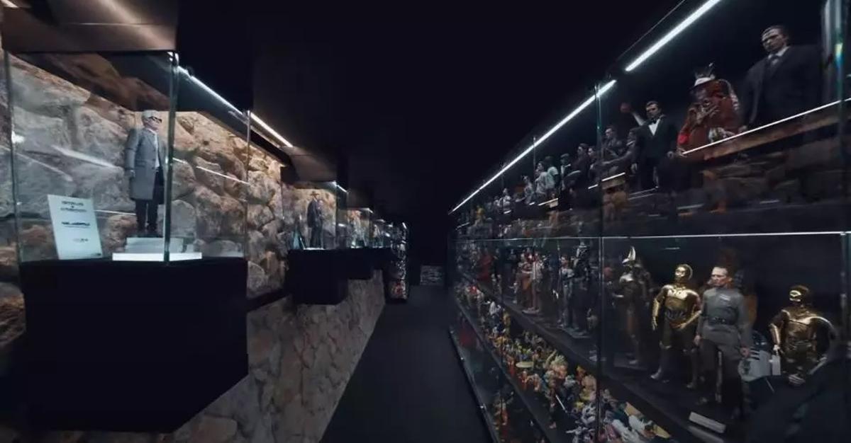 Sala con las figuras de coleccionista.