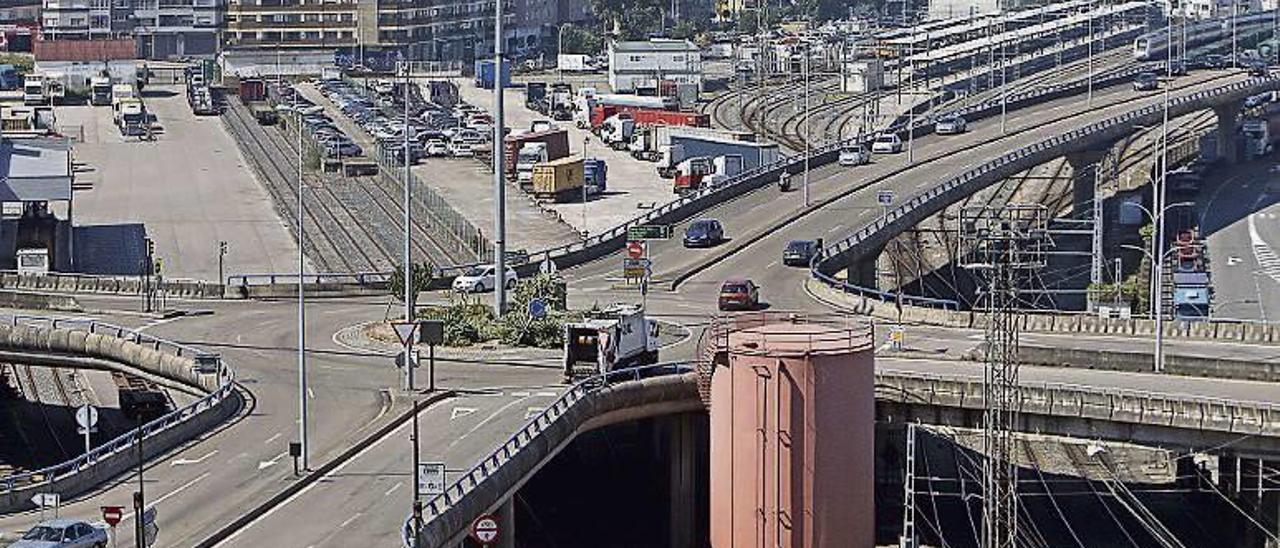 El asfaltado de la rotonda obligará a cortar el túnel. // M.G.B.