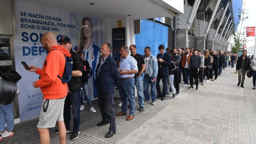 Colas por las entradas para el Dépor-Mallorca