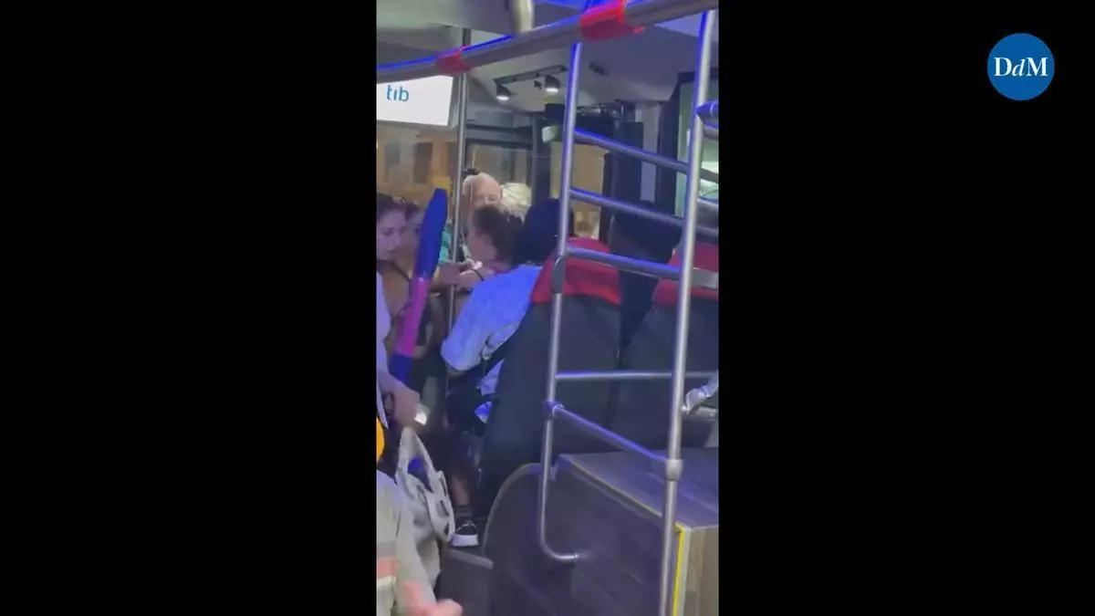 Caos y más de dos horas de espera para regresar en autobús a Palma tras el eclipse: "Era un peligro"