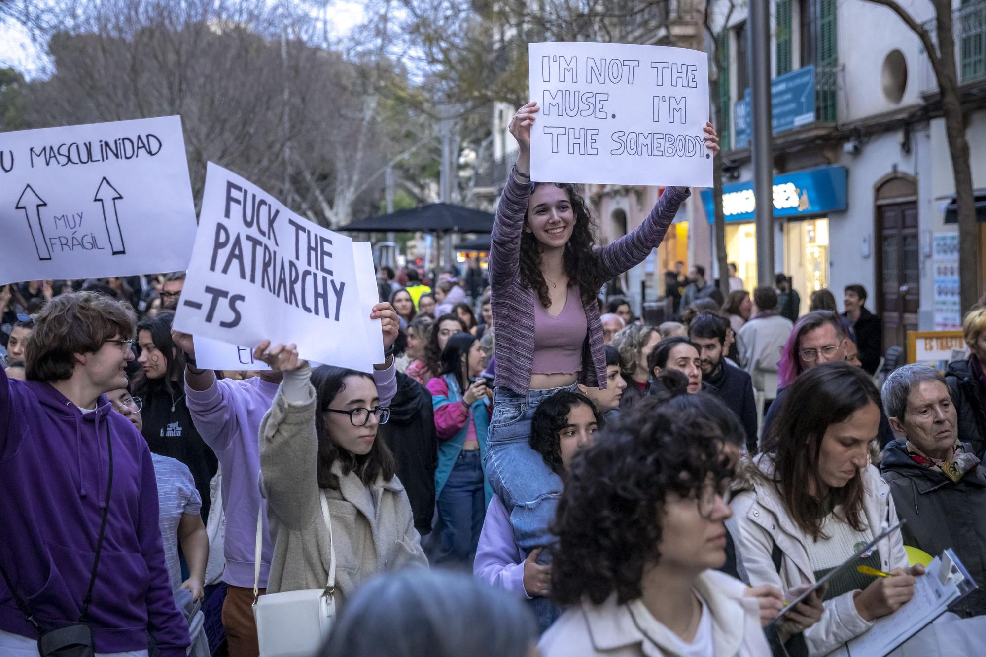 Manifestación feminista en Palma alternativa a favor de los derechos trans