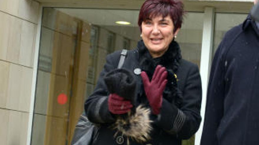Montse Mindan a les portes del jutjat de Figueres.