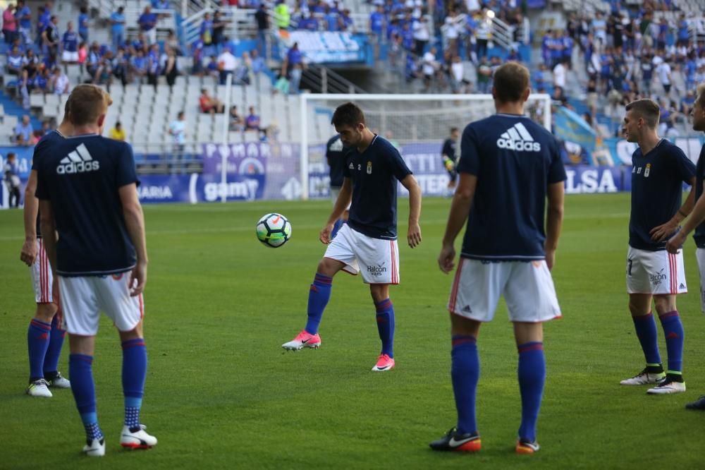 El partido entre el Real Oviedo y el Rayo Vallecano, en imágenes