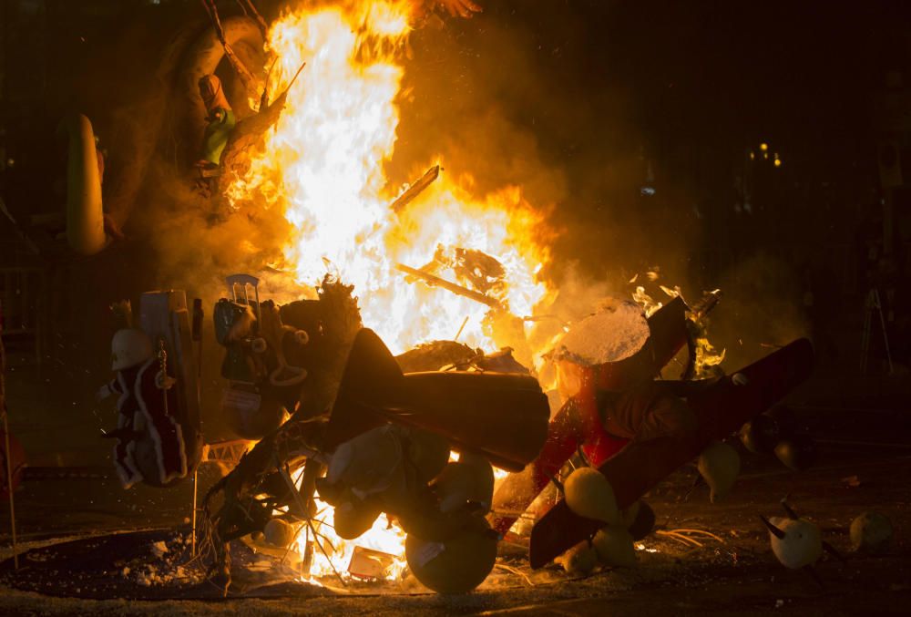 La Nit de la Cremà pone fin a las Fallas 2018