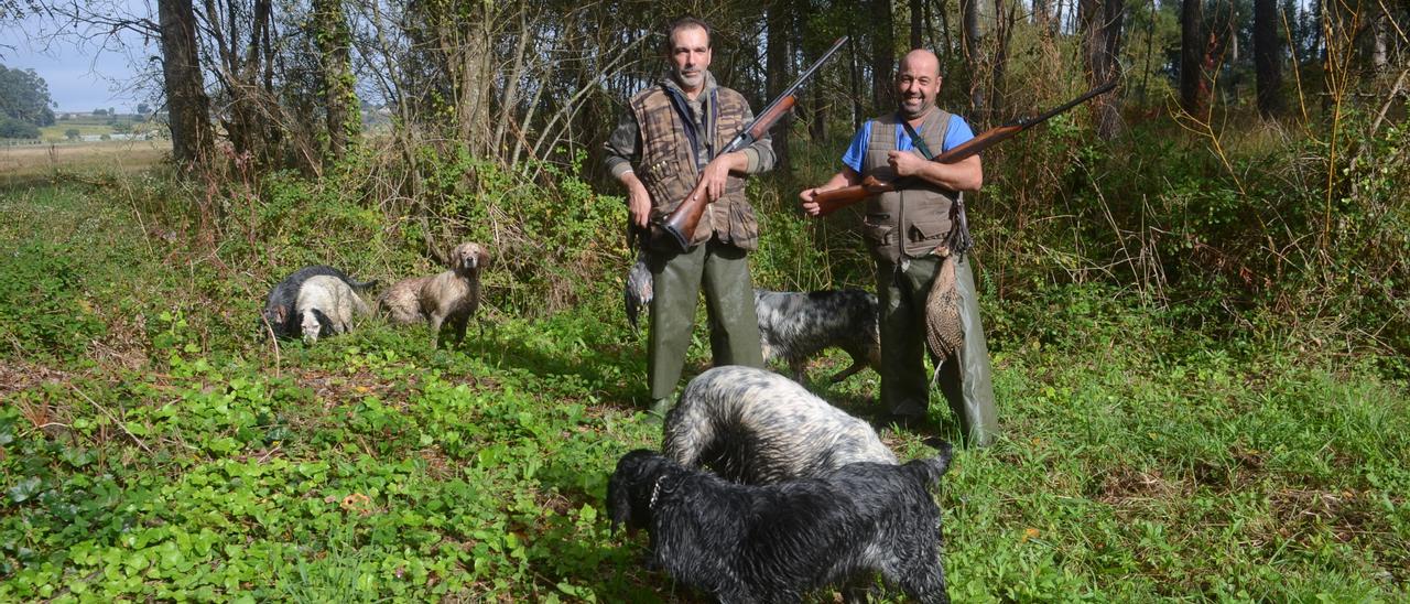 José Castro y Juan Javier Doce, dos de los cazadores que ayer dieron en la diana.