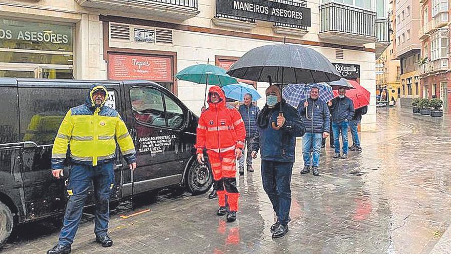 Una pantalla gigante para seguir desde la calle la Ofrenda de la Onza de Oro