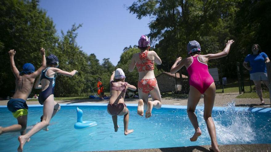 ¿Cuándo abren las piscinas de verano y el único parque acuático de Asturias? Todas las fechas, horarios y precios