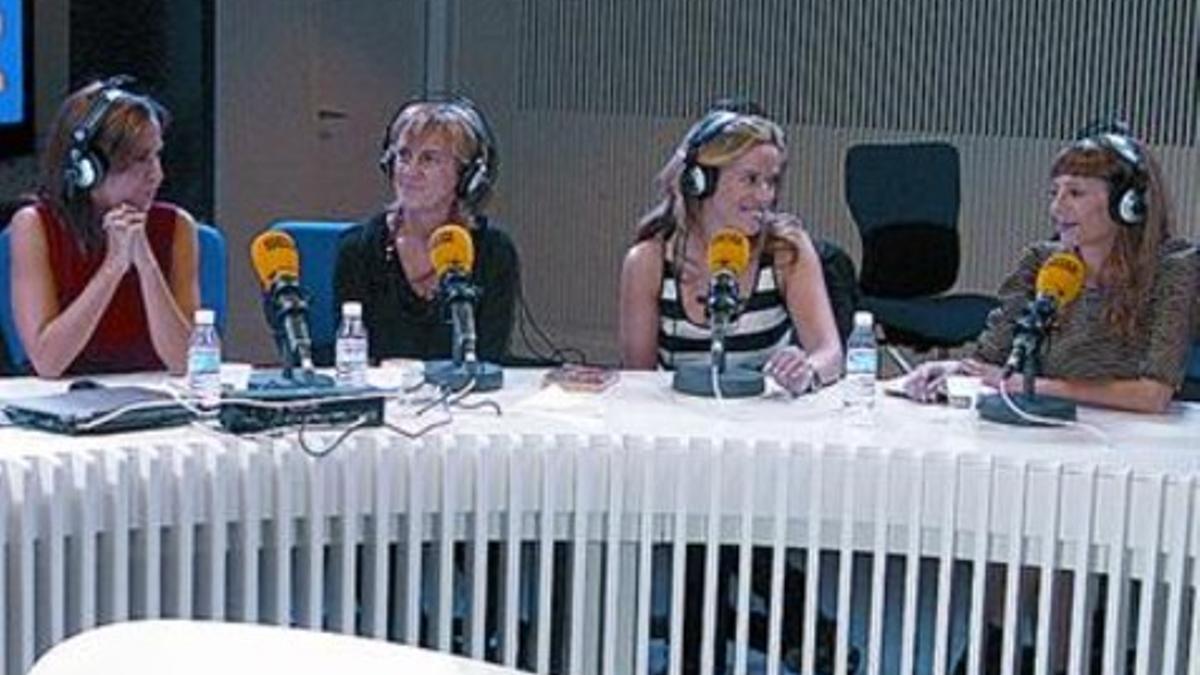 Mara Torres, Gemma Nierga, Cristina Lasvinges y Macarena Berlín, presentadoras del programa de la cadena SER 'Hablar por hablar'.