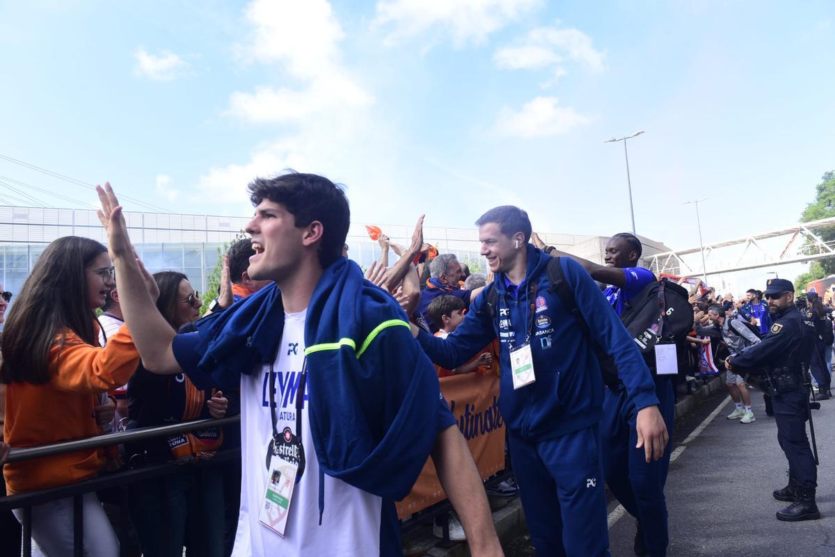 Recibimiento al Leyma antes de la final por el ascenso ante Estudiantes