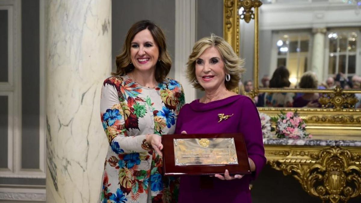 Catalá asiste al nombramiento de la clavariesa de las Fiestas Vicentinas 2024
