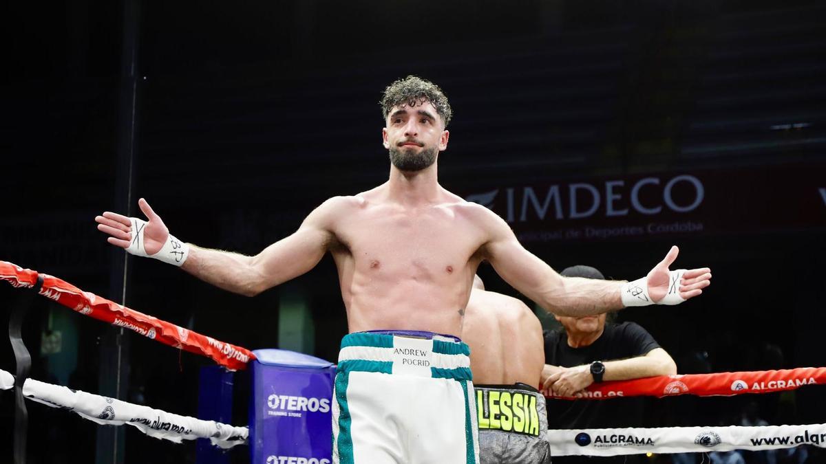 José Luis Navarro Jr., desolado al final del combate en Vista Alegre.