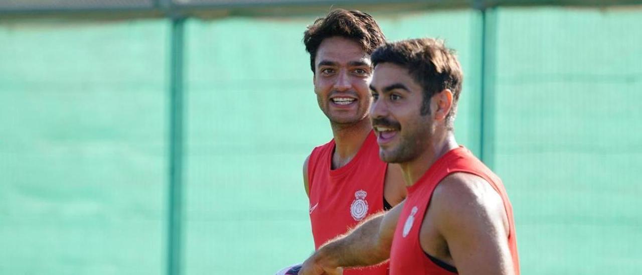 Abdón, sonriente, junto a Clément Grenier en un entrenamiento de esta semana en Son Bibiloni.