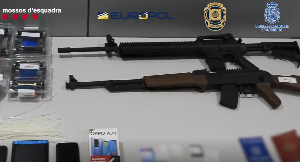 Armas intervenidas a los detenidos por el secuestro de un empresario en Portugal.