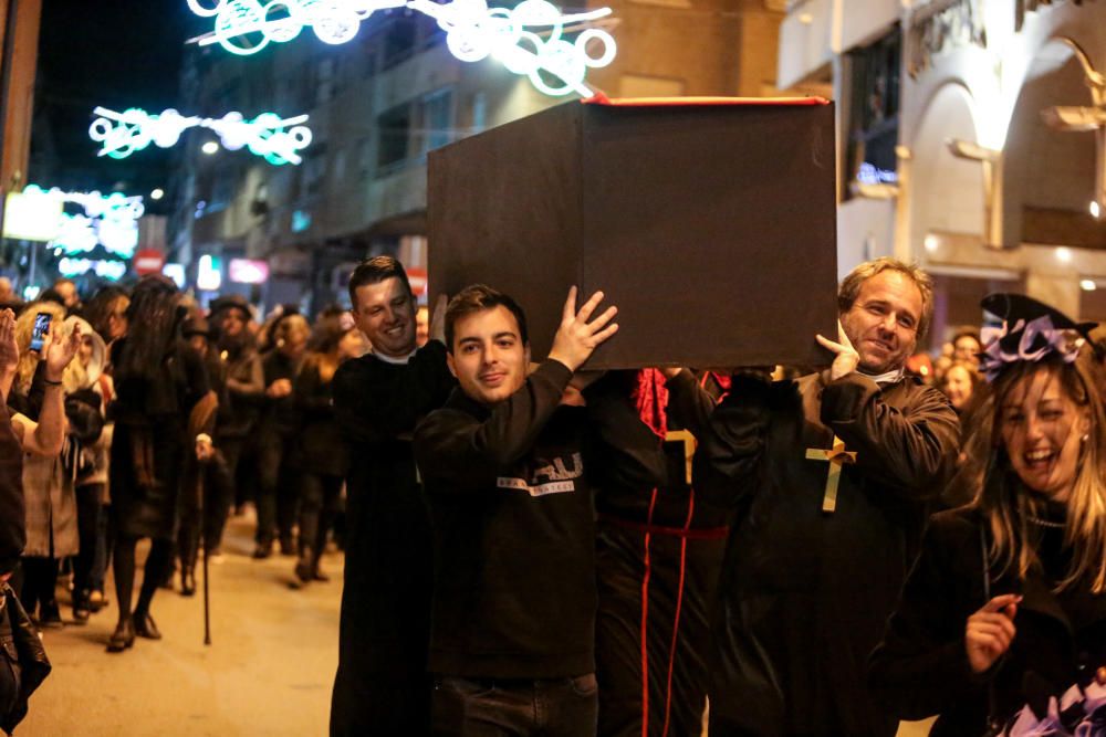 Benidorm dice adiós al Carnaval con el tradicional "Entierro de la Sardina"