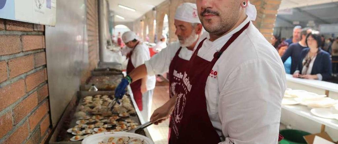 La preparación de zamburiñas a la plancha, en la pasada edición. // Muñiz