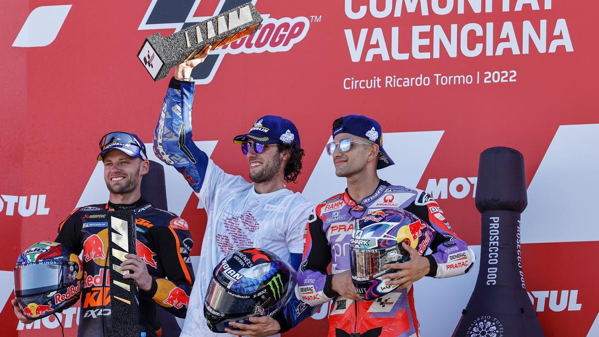 Rins, Acosta y Guevara firman dominio español, Bagnaia y Fernández campeones.