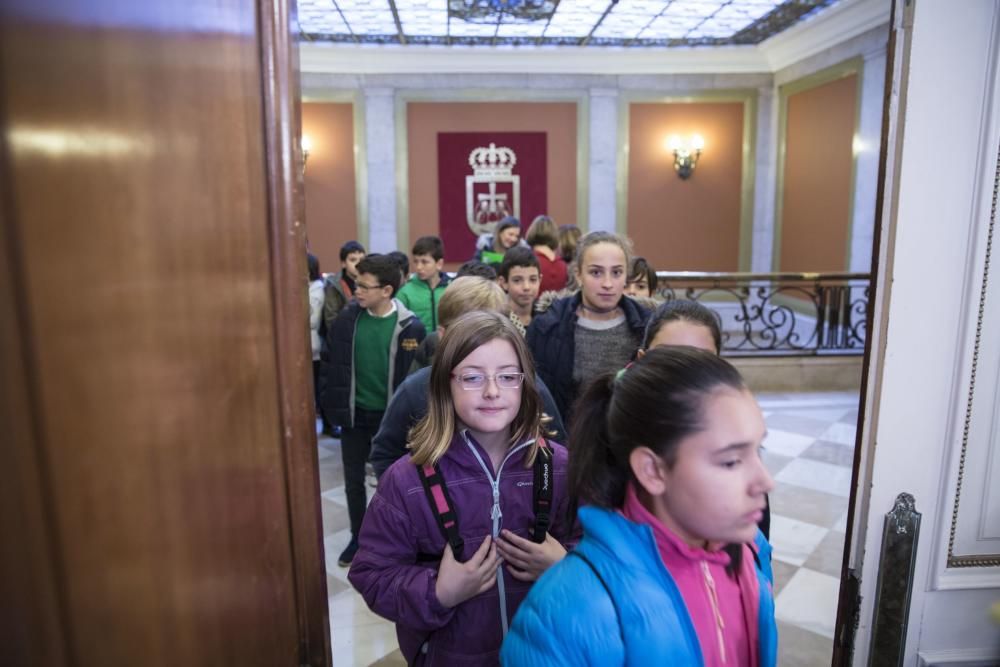 Pleno infantil en el Ayuntamiento de Oviedo